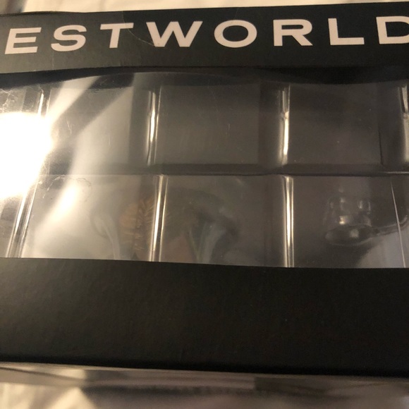 Westworld Dolores Abernathy Action Figure NIB - Picture 3 of 5